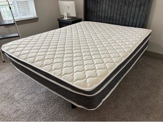 Near perfect condition Queen mattress