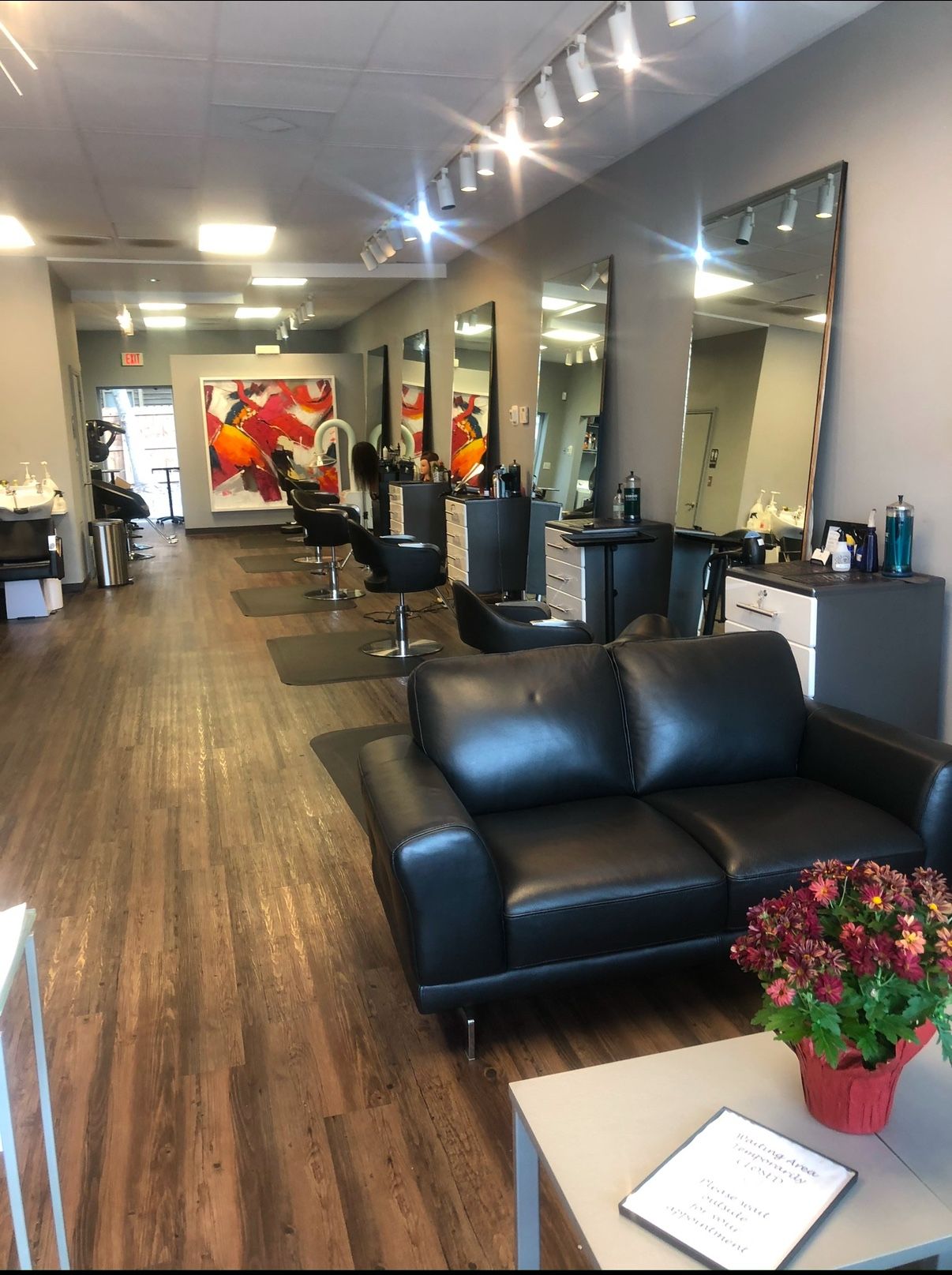 Entire Salon Furniture And Fittings