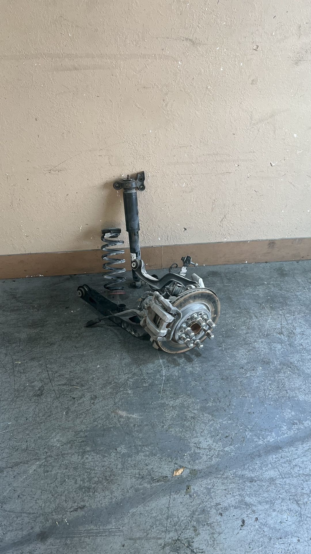 17-23 Cadillac Xt5 Right Rear Suspension Strut Knee Assembly Trasero De Atras Control Arm Router Part Parts 2017 2018 2019 2020 2021 2022 2023