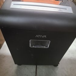 PAPER SHREDDER! FAST! NEW CONDITION!