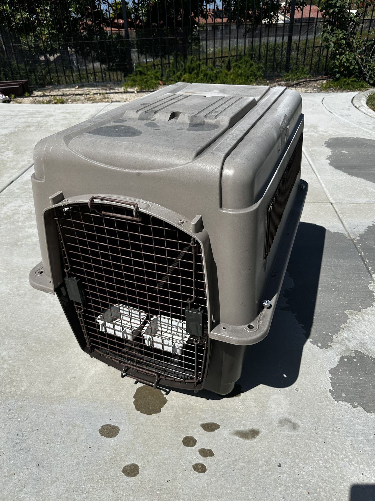 Dog Kennel for Medium to Large Dogs. Heavy Duty Dog Travel Crate