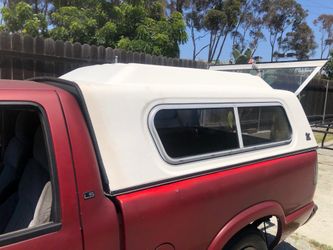 Camper shell for Tacoma 60x76lobg with 🔑