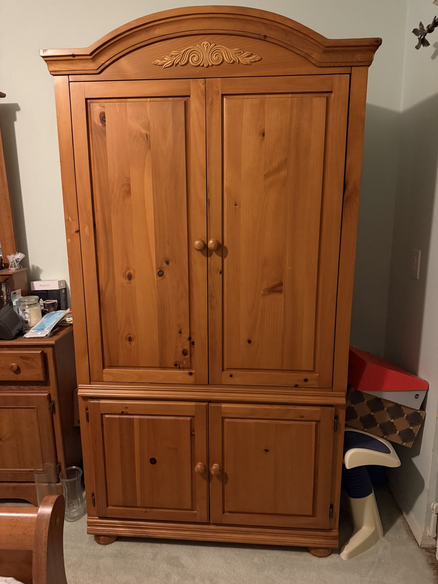 Media TV Armoire - Old Cherry Color