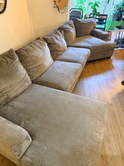 L-shaped sectional with chaise. Local pickup.
