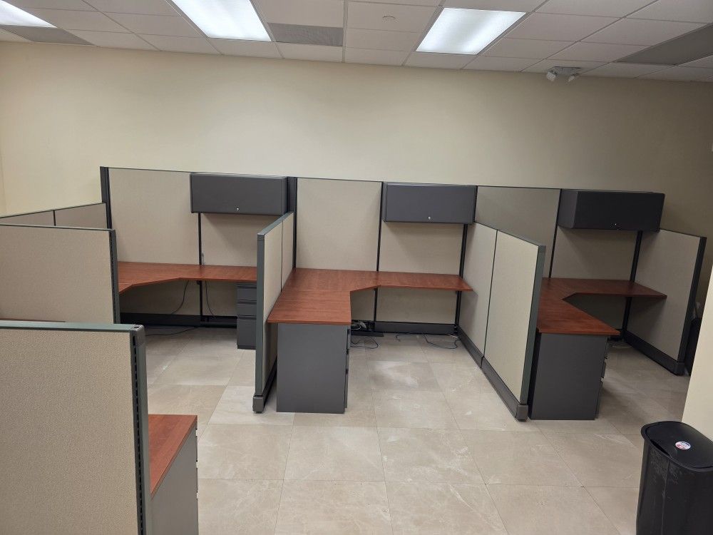 BEAUTIFUL OFFICE CUBICALS LIKE NEW! $450