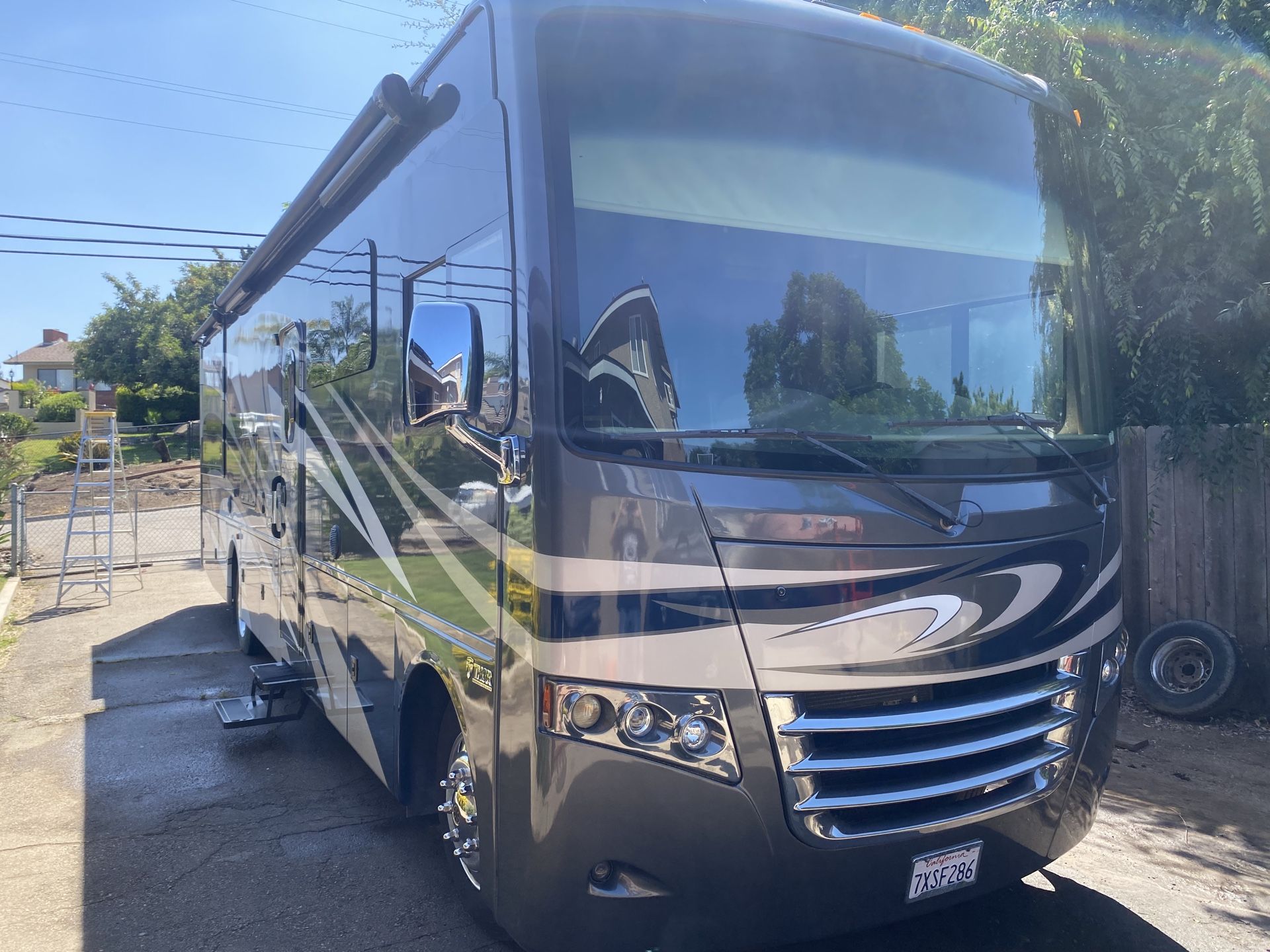 2017 Thor Miramar 34.3 bunk model 21k miles