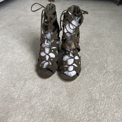 Green color open toe heels for sale. 91/2 