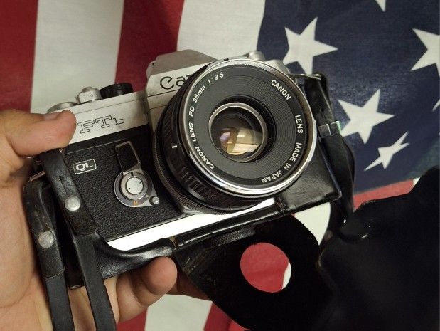 Canon FTb QL 35mm Camera