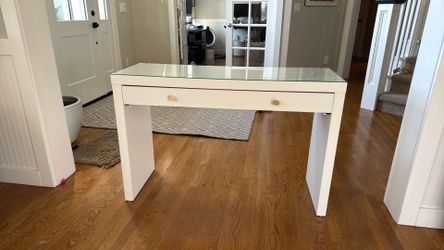 End table with drawer