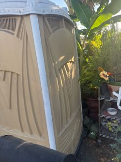 Portable bathroom