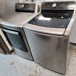 LG MEGA CAPACITY 5.2CU FT Top Load Washer And Gas Dryer Set With Steam 