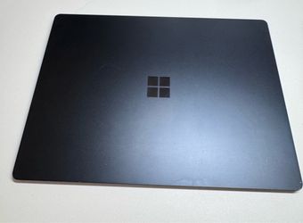 Touch Screen Microsoft Surface laptop. Core i7. 16GB RAM. 512 SSD. Office included.