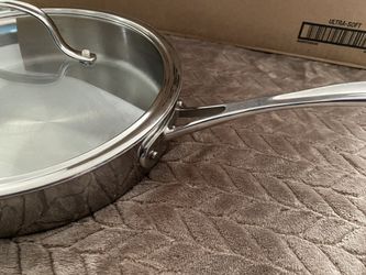 Calphalon Tri-Ply Stainless Steel 3-Quart Saute Pan with Cover Gently Used  for Sale in Miami, FL - OfferUp