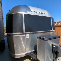 2018 Airstream Flying Cloud 25 FB Queen