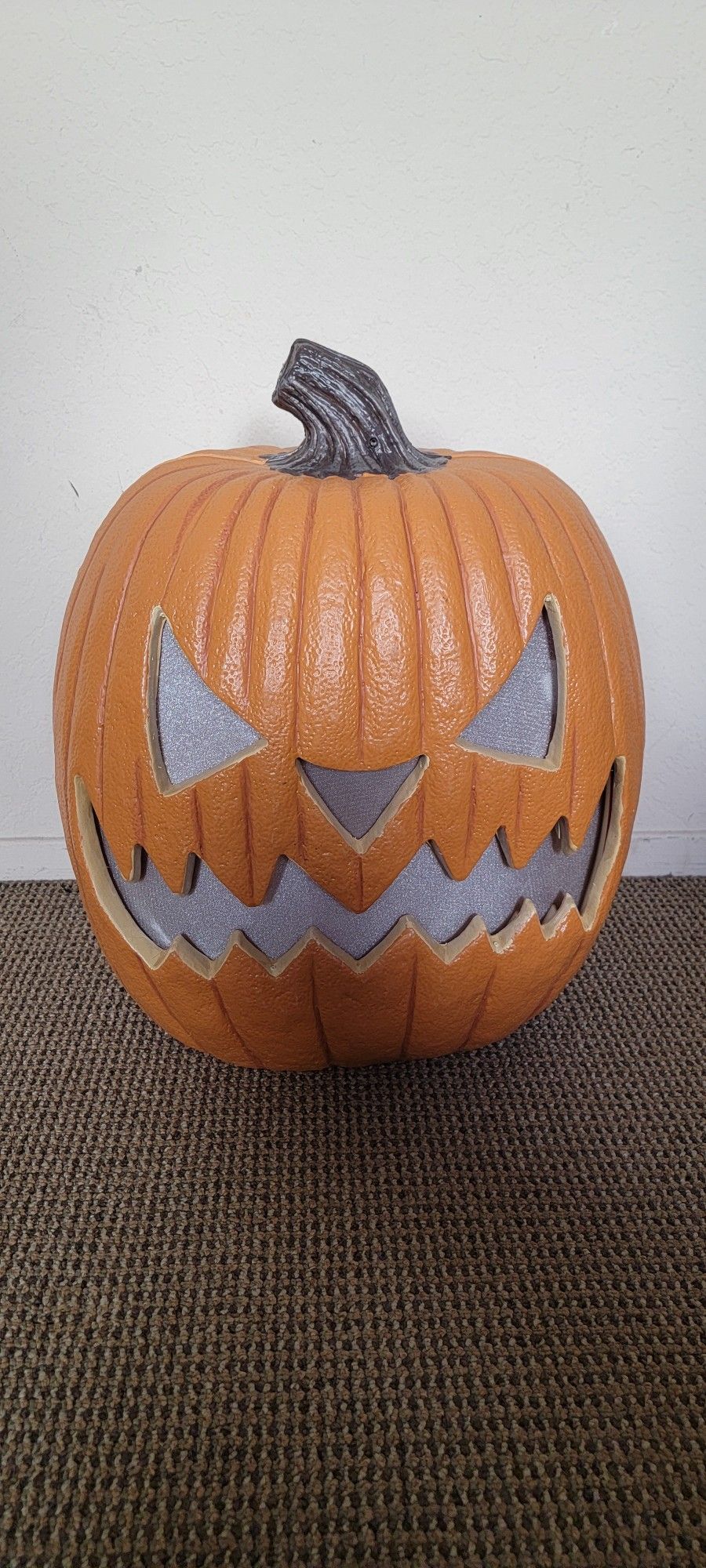Costco Halloween Pumpkin Jack-O-Lantern w/Sound & Flickering LED lights.