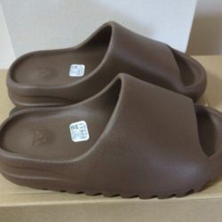 Adidas Yeezy Earth Brown Slides Size 6,11
