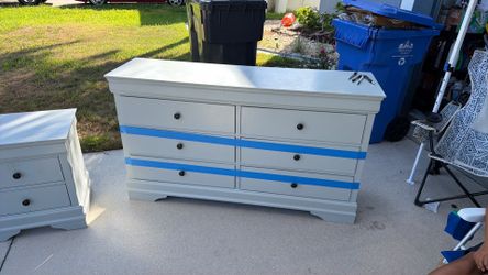 Ashley bedroom dresser and nightstand set