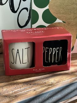 Rae Dunn salt and pepper cellers NWT