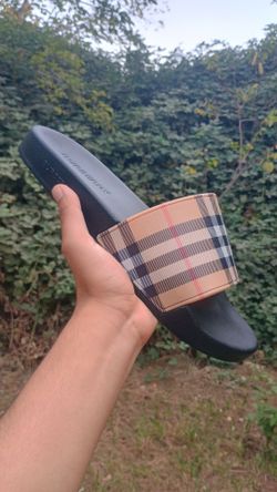 BURBERRY SLIDES