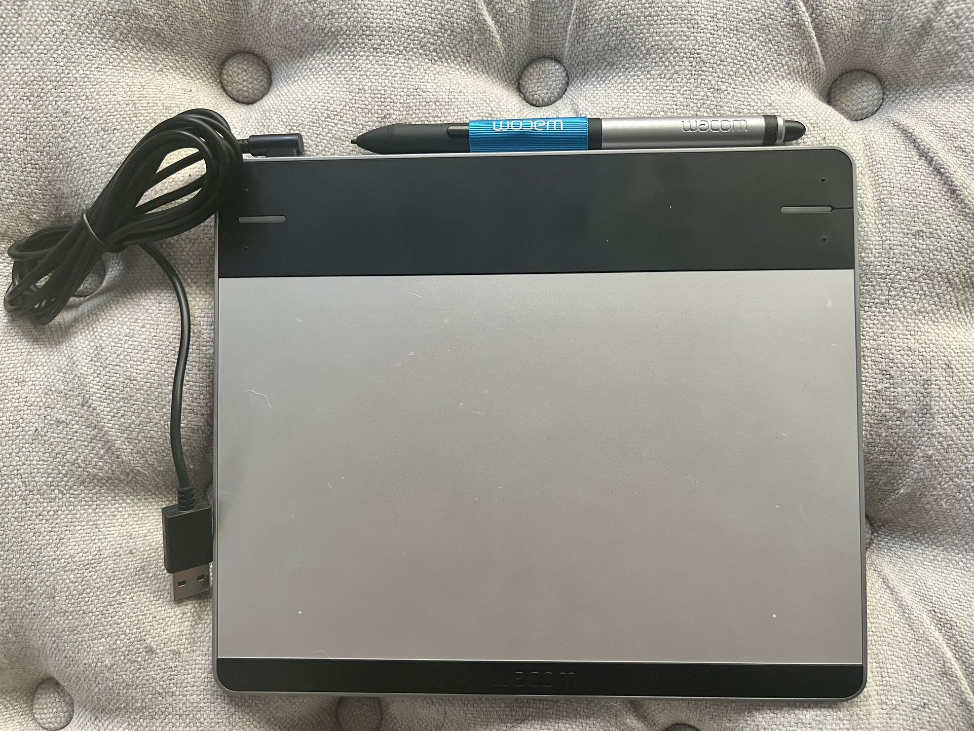 Wacom Intuos Pen and Touch Small Tablet