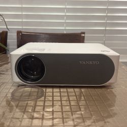Vankyo Projector