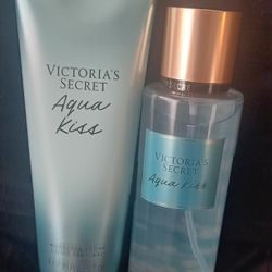 VICTORIA SECRET AQUA KISS SET $20.⁰⁰