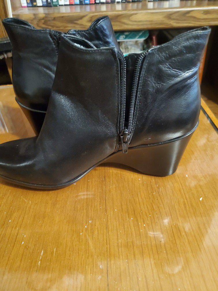 New Ladies Cute Black Leather Ankle High Boots Size 7 