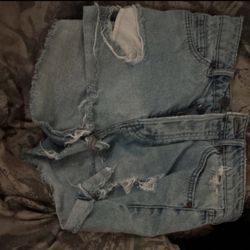 H&M Distressed Cut Off Denim Shorts Light Blue Raw Hem 5- Pocket Women's Size 6