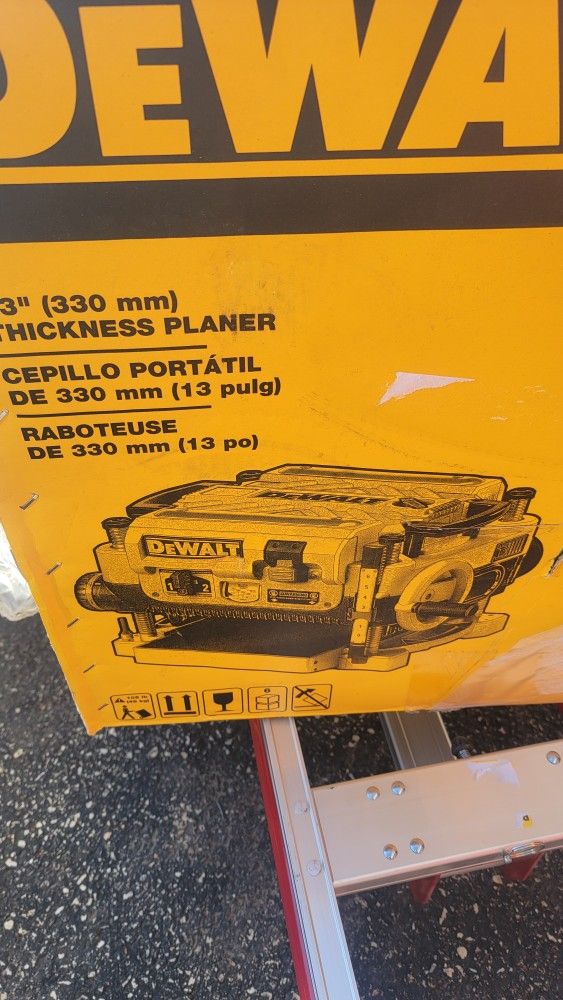 DEWALT Thickness Planer, Two Speed, 13-inch, 15 Amp, 20,000 RPM Motor (DW735X)