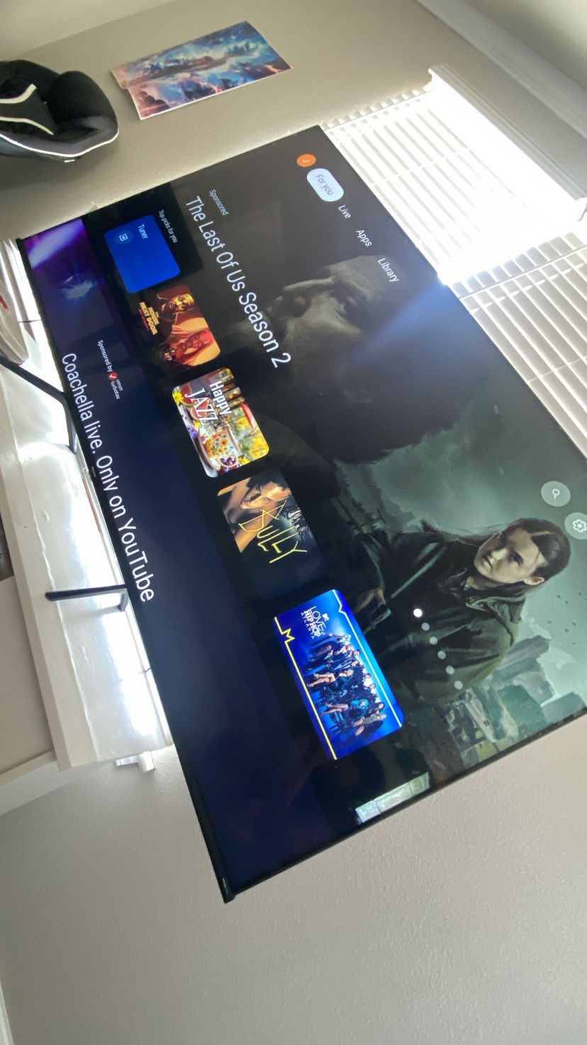 Hisense 75ā flat Tv