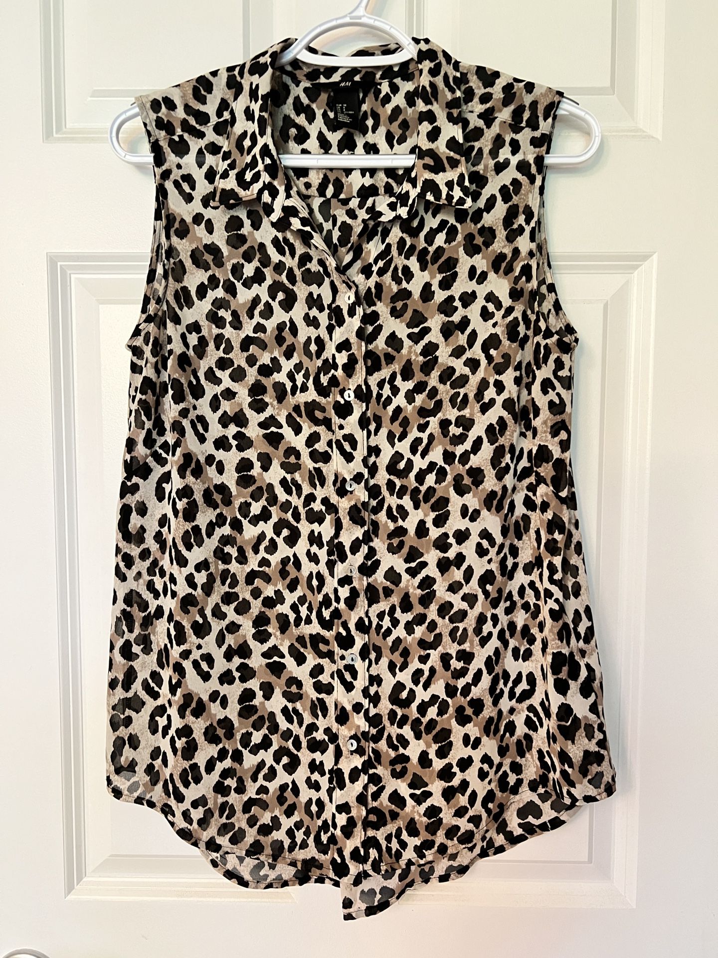 H&M women’s leopard print sheer sleeveless button down top.
