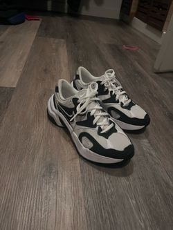 Nike shoes size 6 women’s
