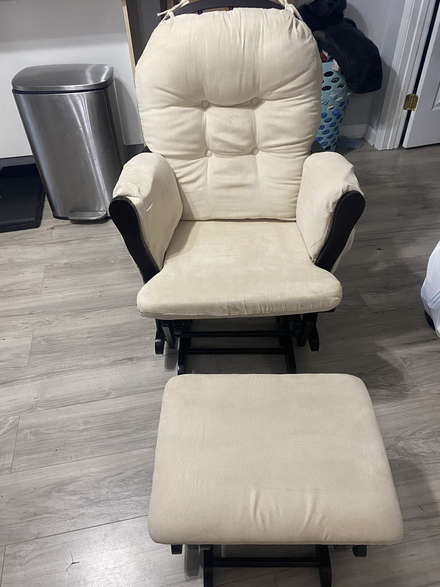 Storkcraft Nursery Glider And Ottoman