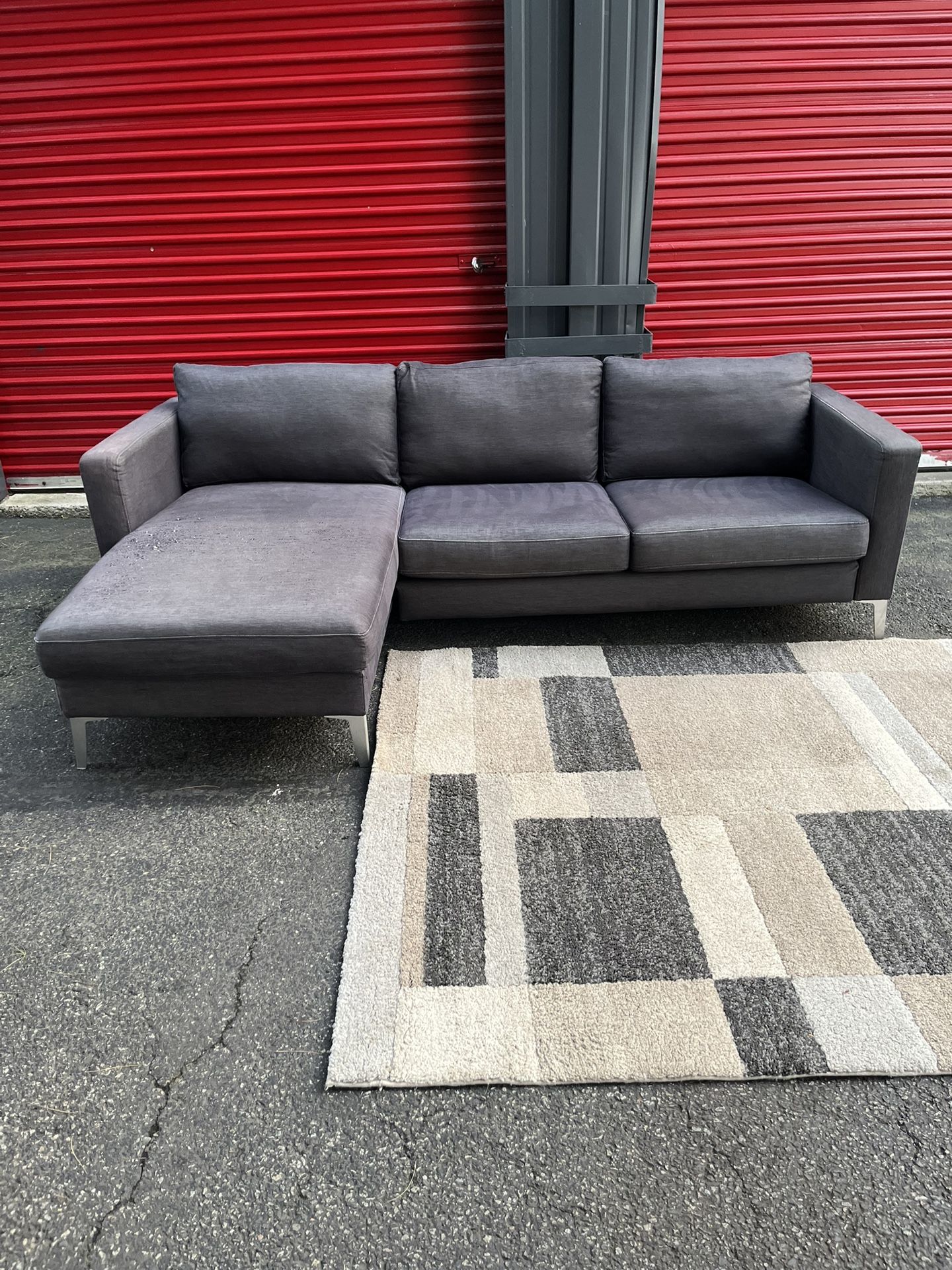 Sectional Couch!! Delivery Available ๐! Dimensions: 95โ Length x 28โ Height x 35โDepth( 62โ Depth Longer Section)