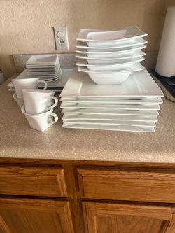 Christopher Stuart Dinnerware set