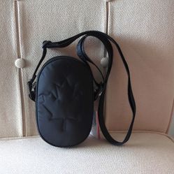 Lululemon team Canada legacy crossbody 