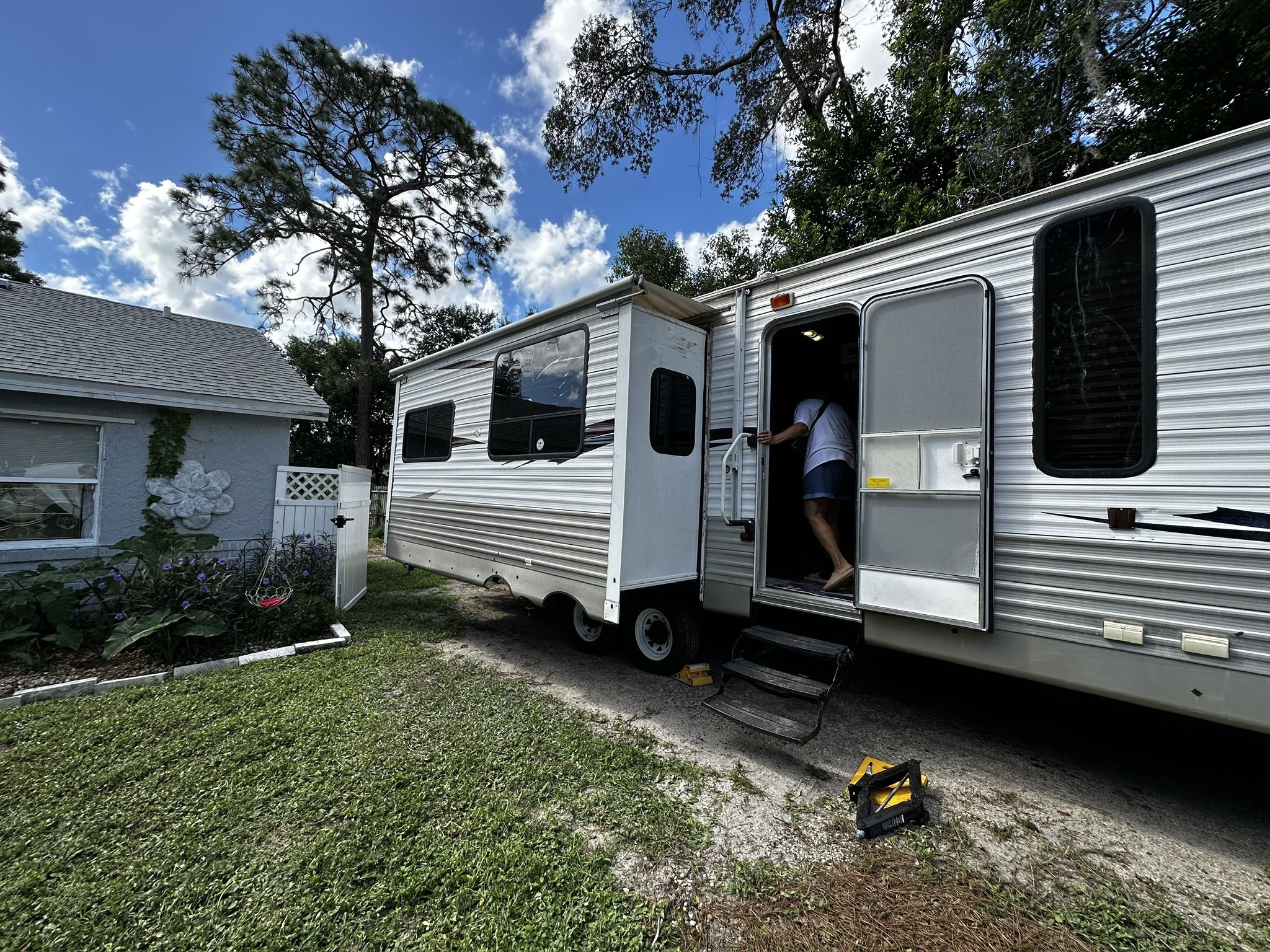 2012 Forest River Cherokee Trailer