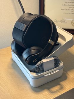 🎧 Beats Solo 4 Wireless Bluetooth Headphones (Black & Gold)