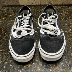 Men’s 9 1/2 LAKAI SNEAKERS 