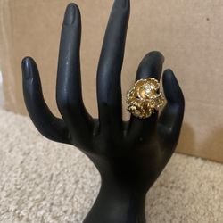 Beautiful gold ring