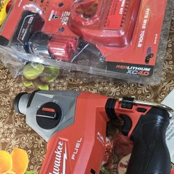 Milwaukee
M12 FUEL 12V Lithium-Ion Brushless Cordless 5/8 in. SDS Plus Rotary Hammer Kit
