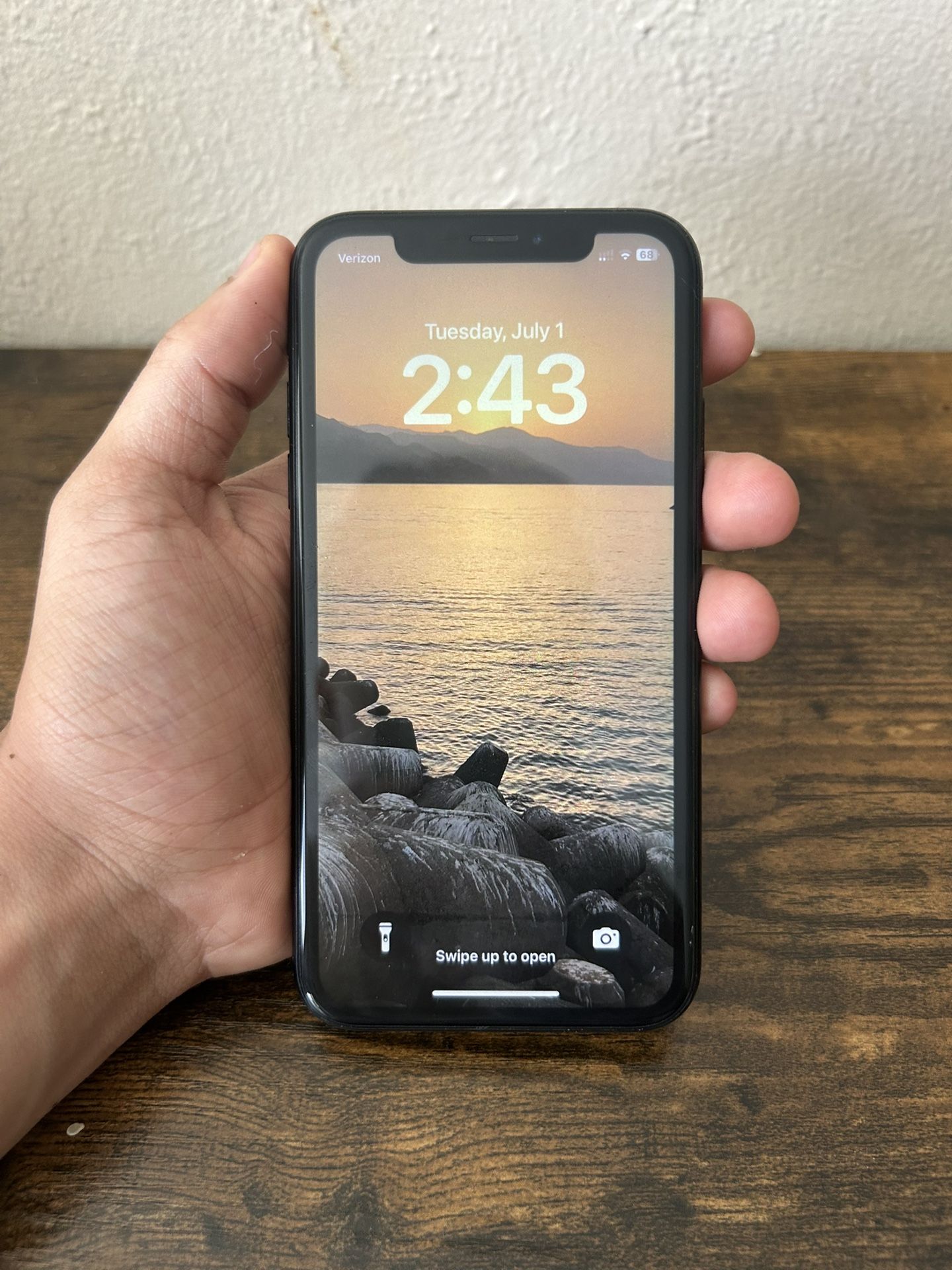 🚨iPhone XR - 64GB - Unlocked - Great Condition + Free Case