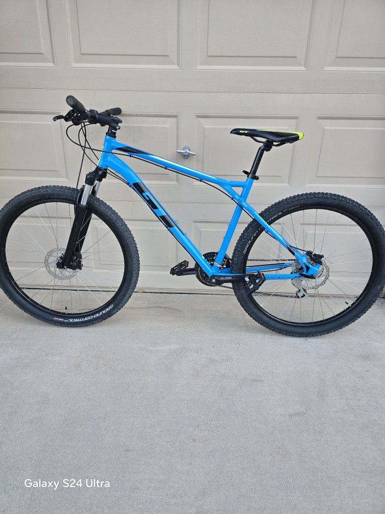 GT AGGRESSOR PRO MOUNTAIN BIKE (LARGE FRAME)
