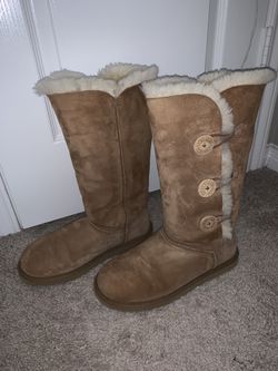 Ugg Size 9 Bailey Button Boots Tan