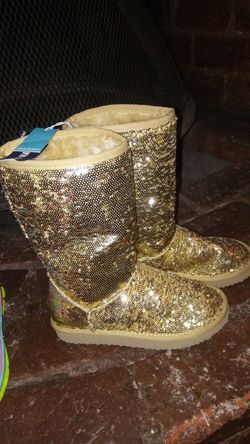 Old Navy girl boots size 2 brand new
