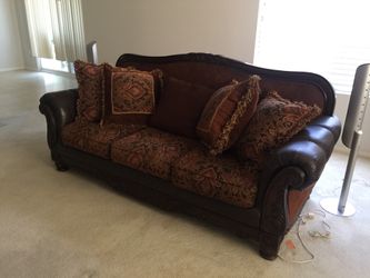 Opulent couch - very good condition!