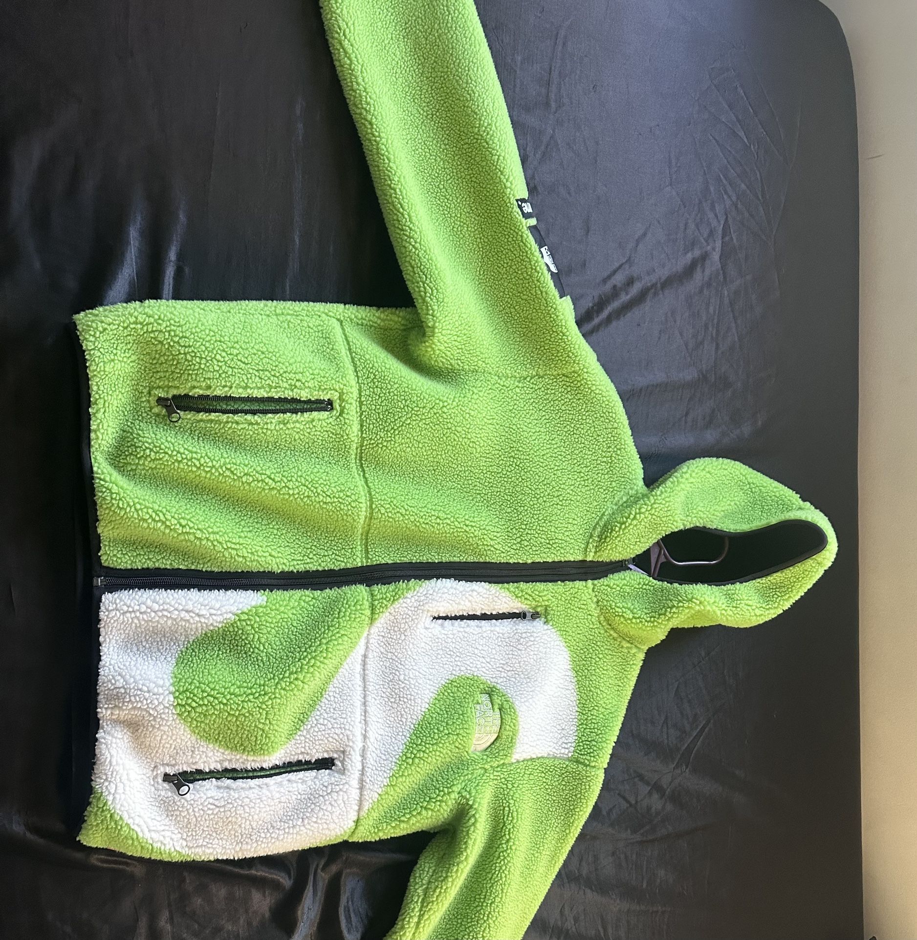 SUPREME X NORTH FACE FLEECE JACKET