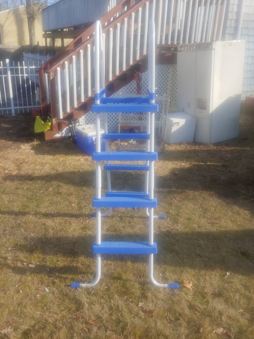 Like New 6ft Above Ground Pool Ladder