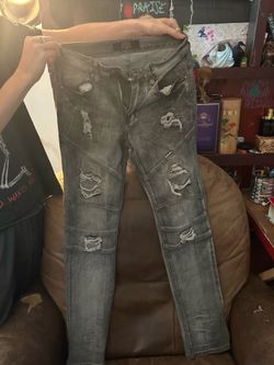 Men’s ripped grey jeans