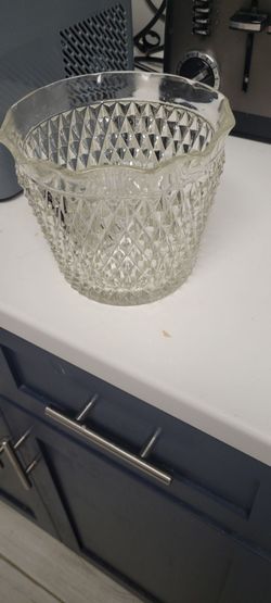 Vintage Indiana glass diamond point ice bucket